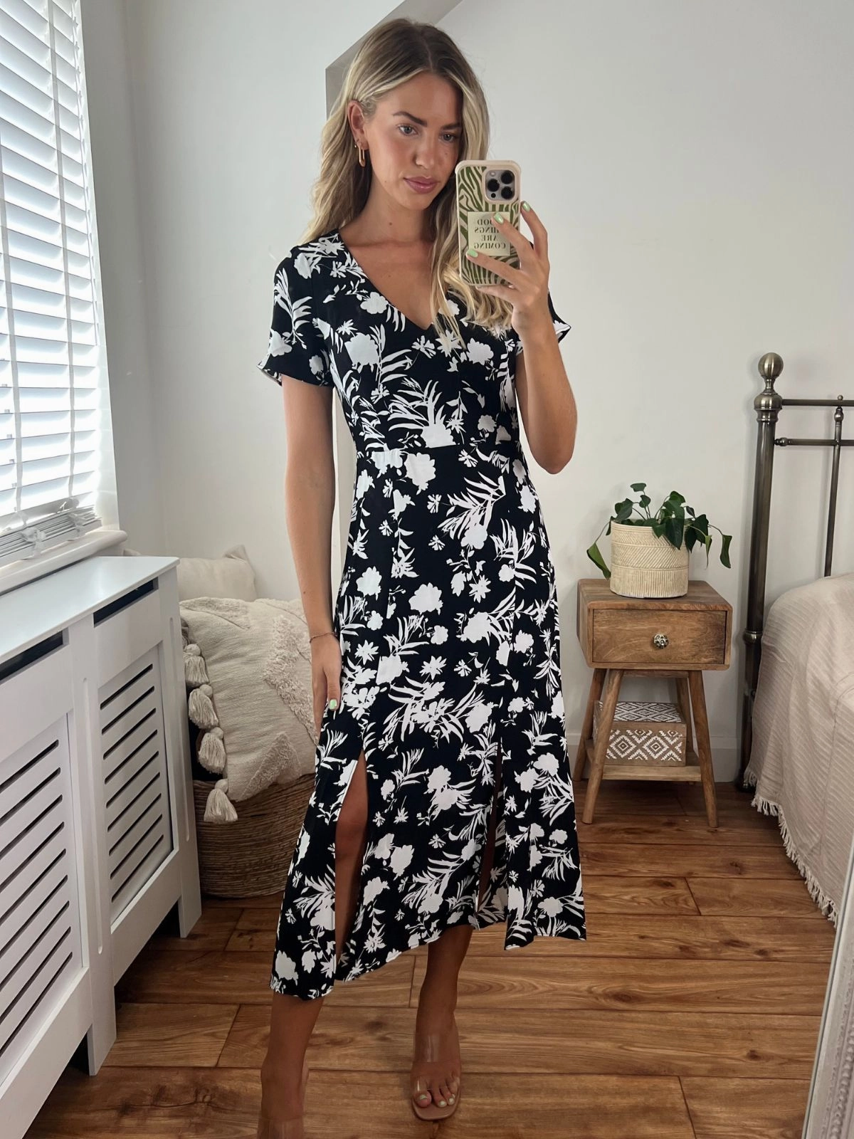 Mature Glam Winnie V Neck Midi Dress / Mono Floral