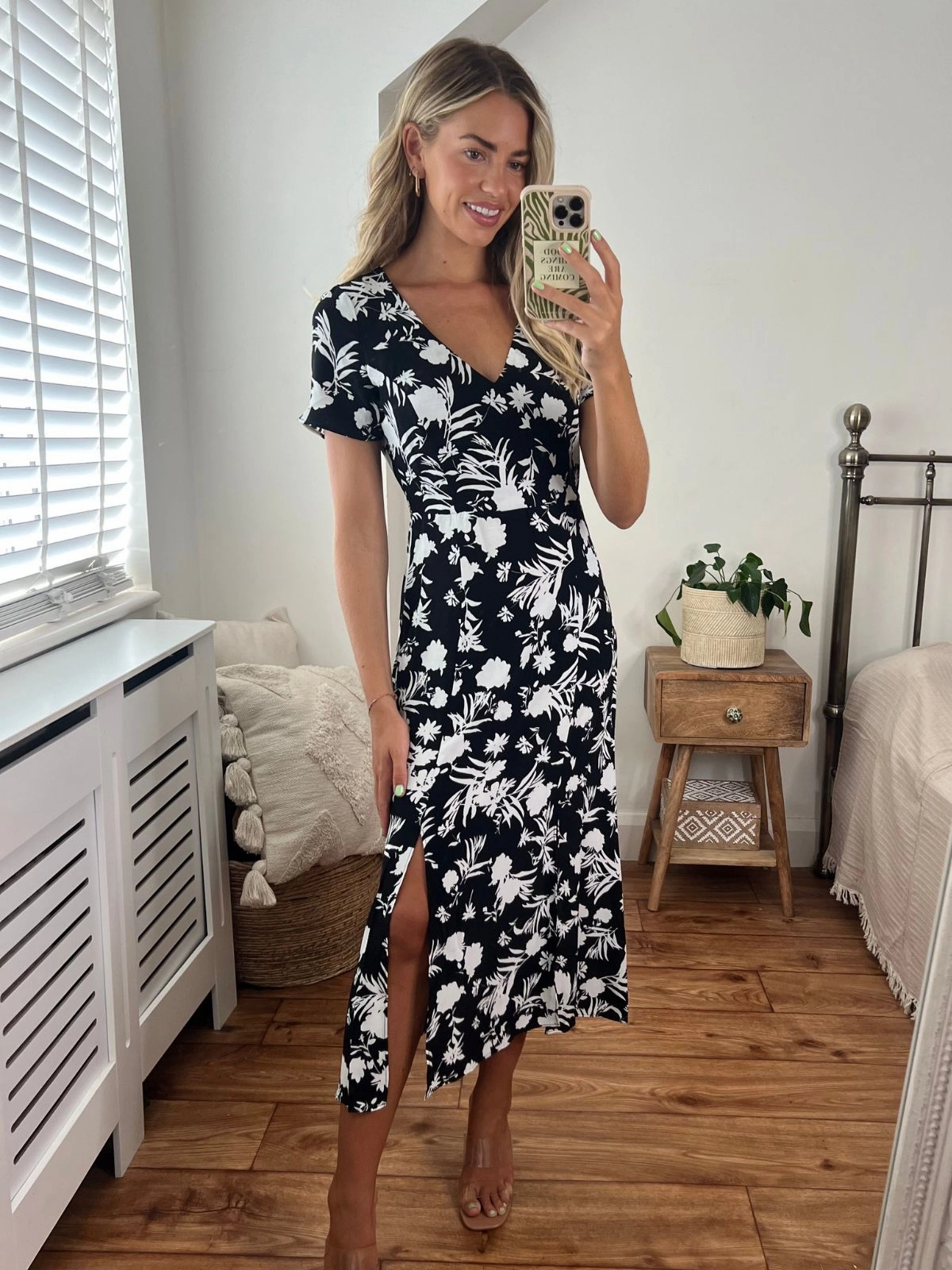 Winnie V Neck Midi Dress / Mono Floral Silky-Feel Timeless Beauty
