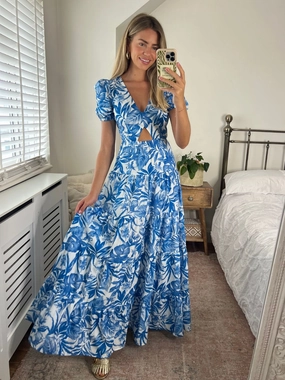 Fashion Daily Zoe Tiered Cutout Maxi Dress / Blue Floral