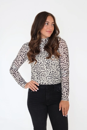 Simple Cut DroppedShoulder Brooklyn Animal Top- Ivory