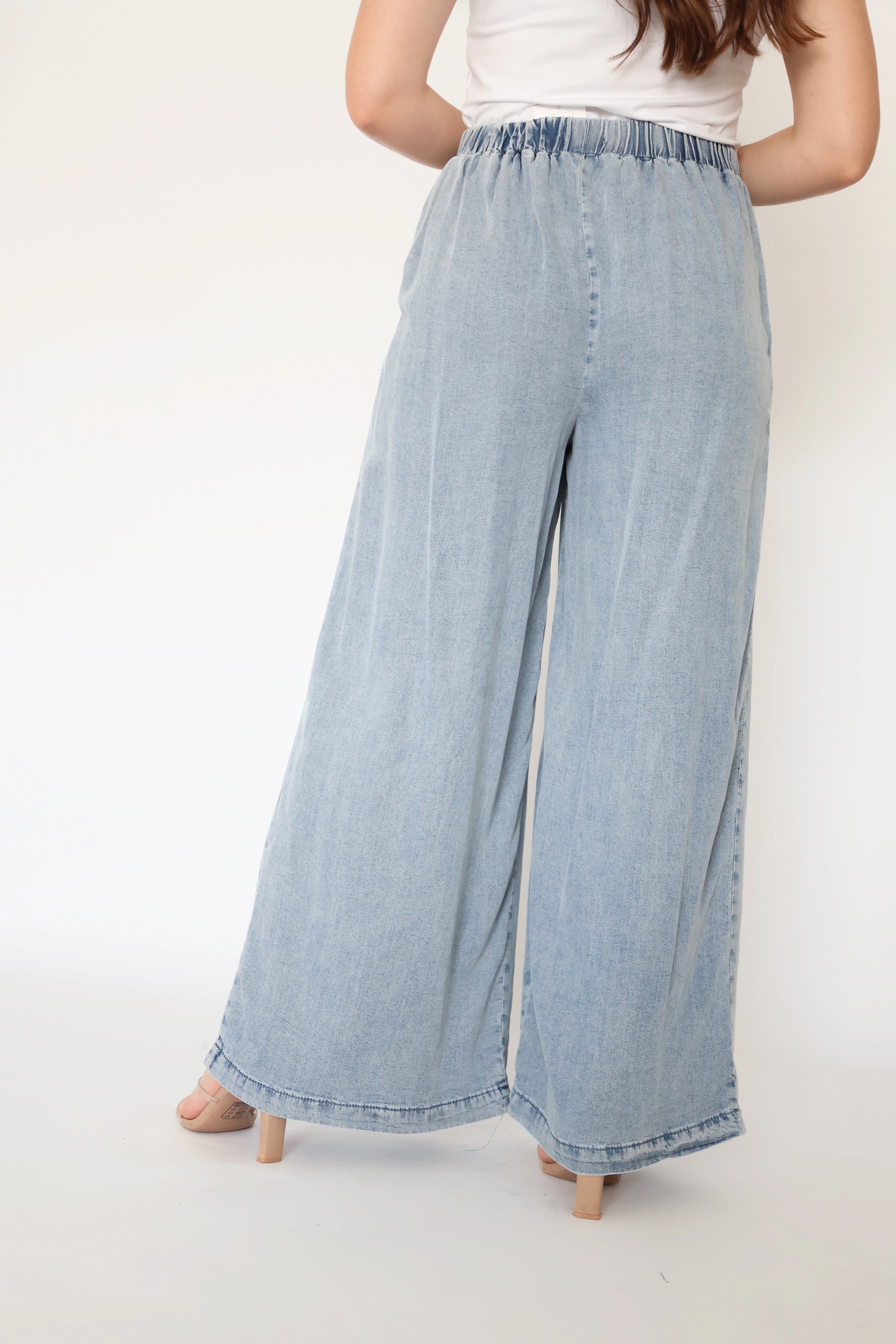 Vail Pleated Pant(final sale) Stretchable Neckline
